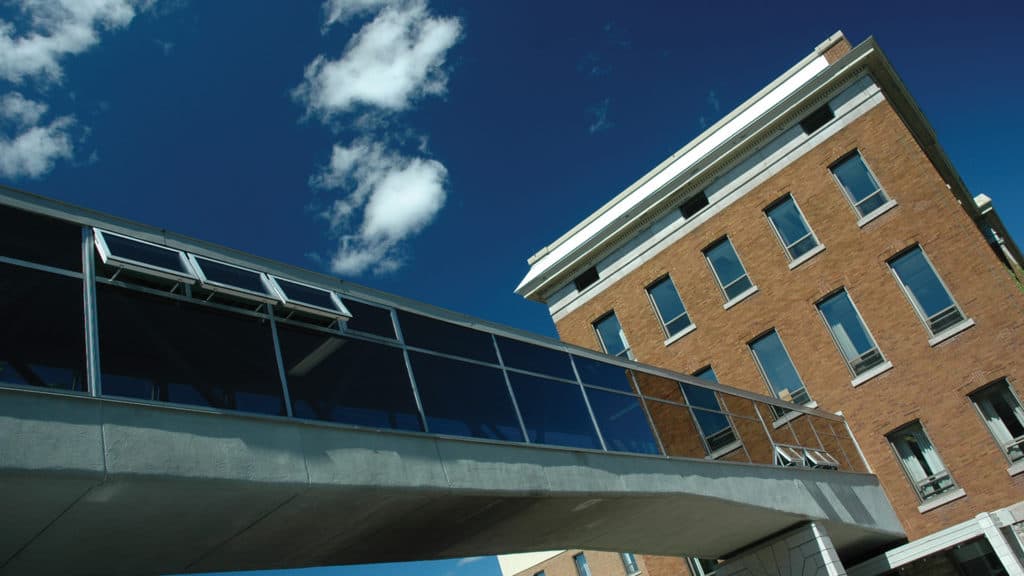 Passerelle entre le pavillon A et F